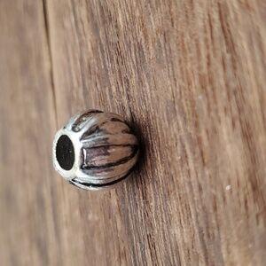 Ornate flute charm‎